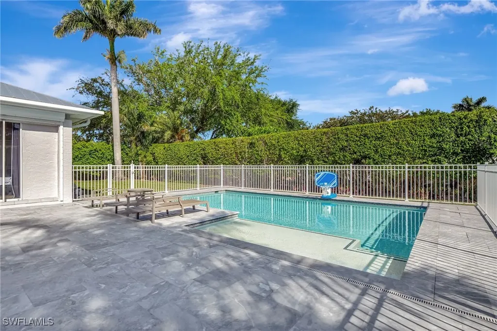 2024 Imperial Circle Naples FL 34110