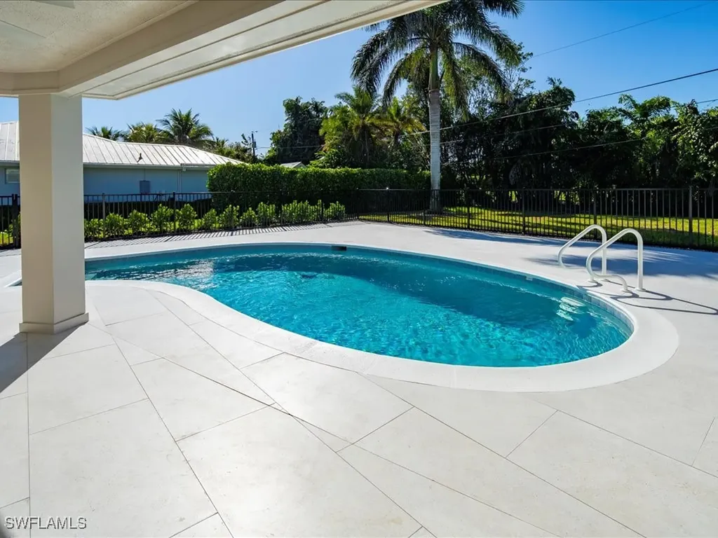 518 Cypress Way E Naples FL 34110