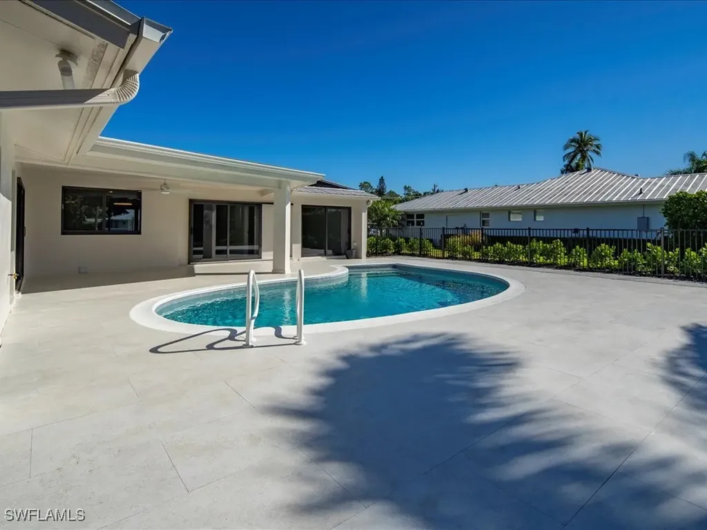518 Cypress Way E Naples FL 34110