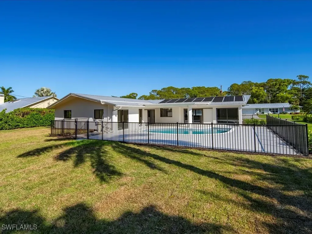 518 Cypress Way E Naples FL 34110