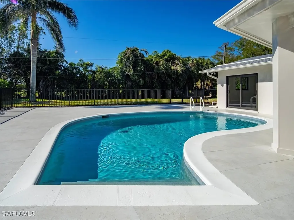 518 Cypress Way E Naples FL 34110