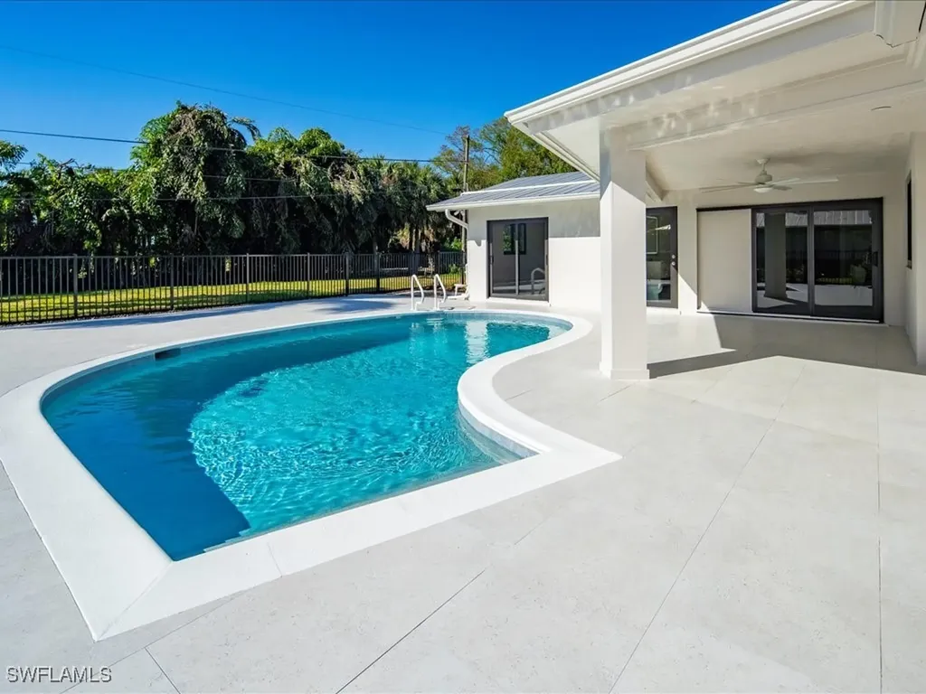 518 Cypress Way E Naples FL 34110