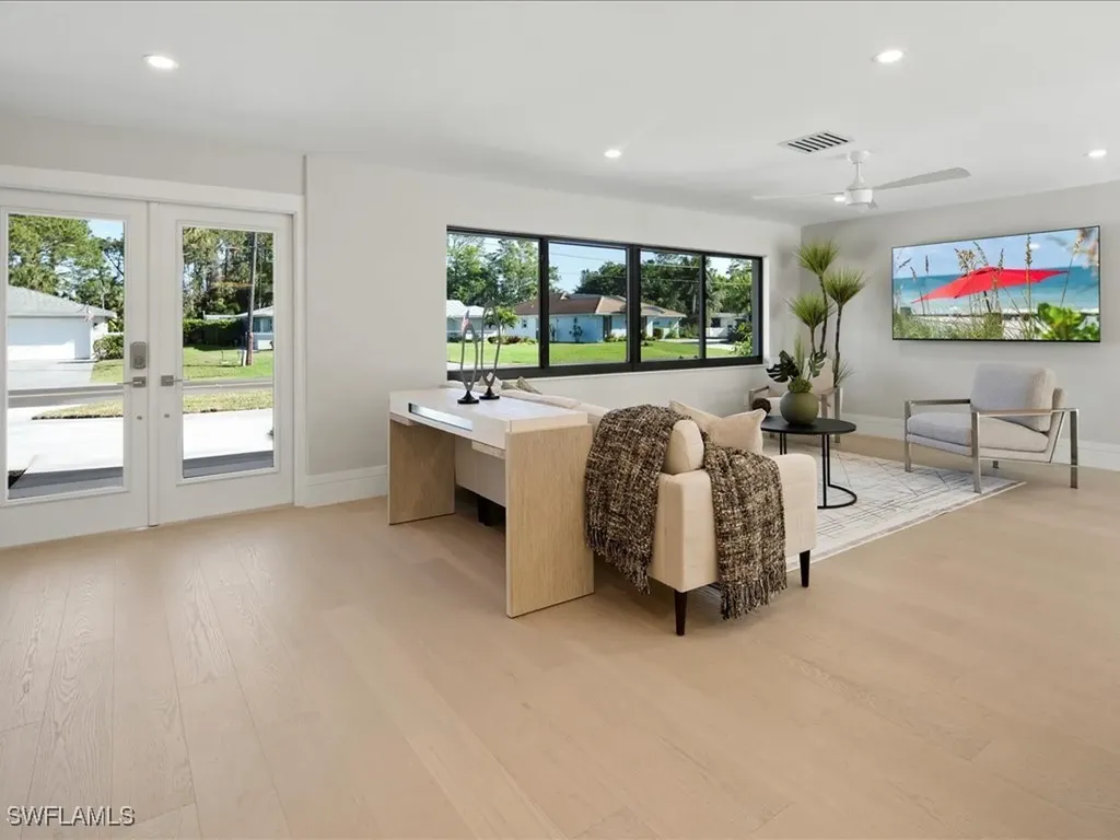 518 Cypress Way E Naples FL 34110
