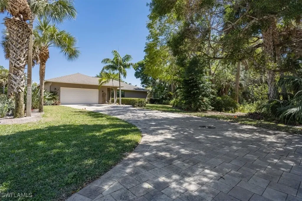 136 Old Tamiami Trail Naples FL 34110