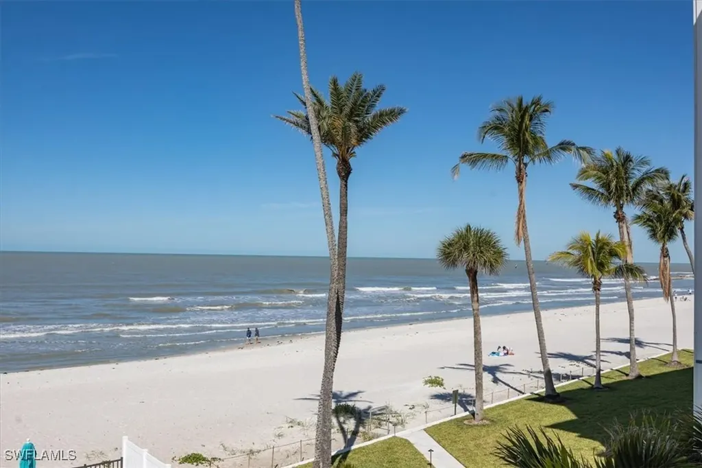 1977 Gulf Shore Boulevard N Naples FL 34102