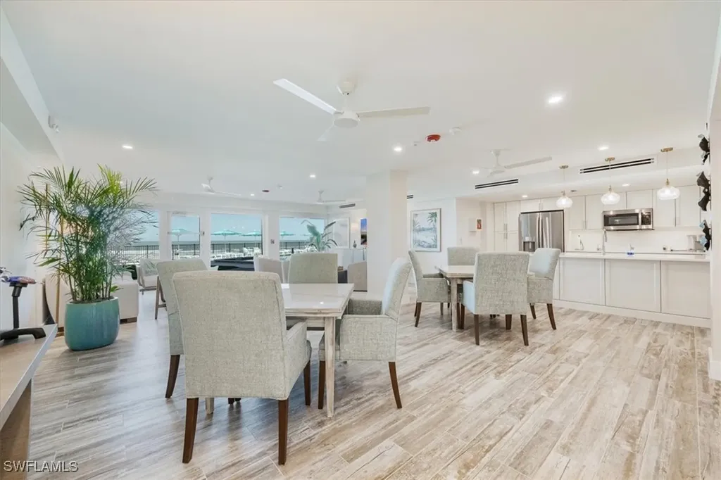 1977 Gulf Shore Boulevard N Naples FL 34102
