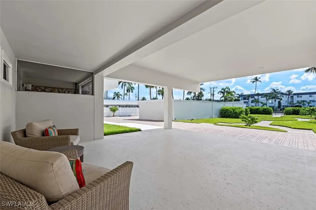 1977 Gulf Shore Boulevard N Naples FL 34102