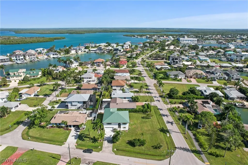 103 Tahiti Circle Naples FL 34113