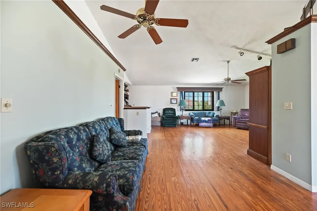 103 Tahiti Circle Naples FL 34113