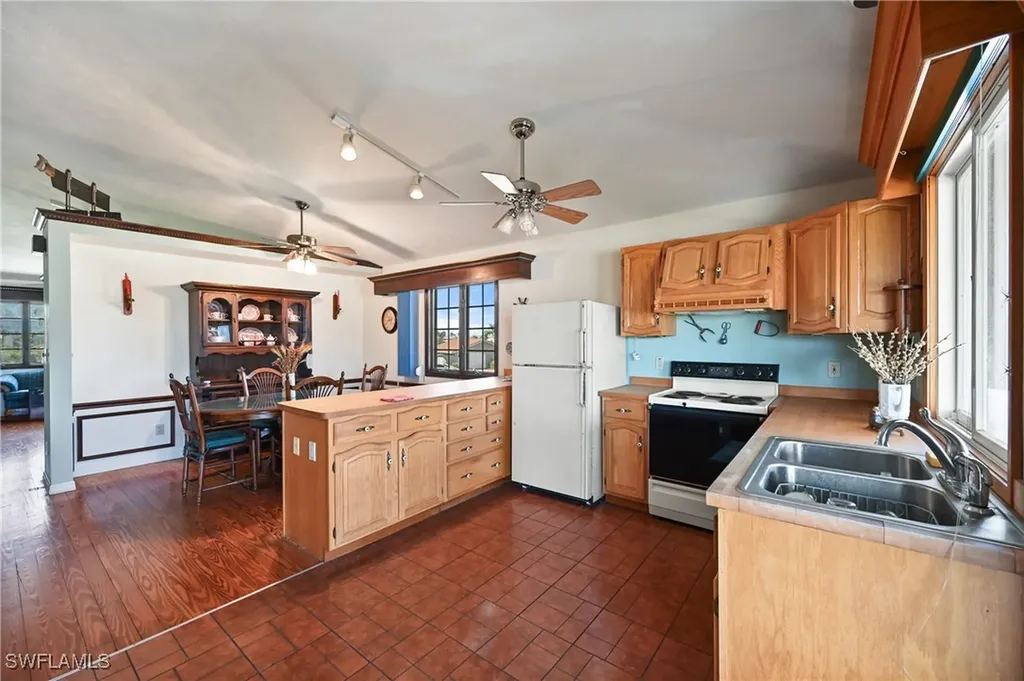 103 Tahiti Circle Naples FL 34113