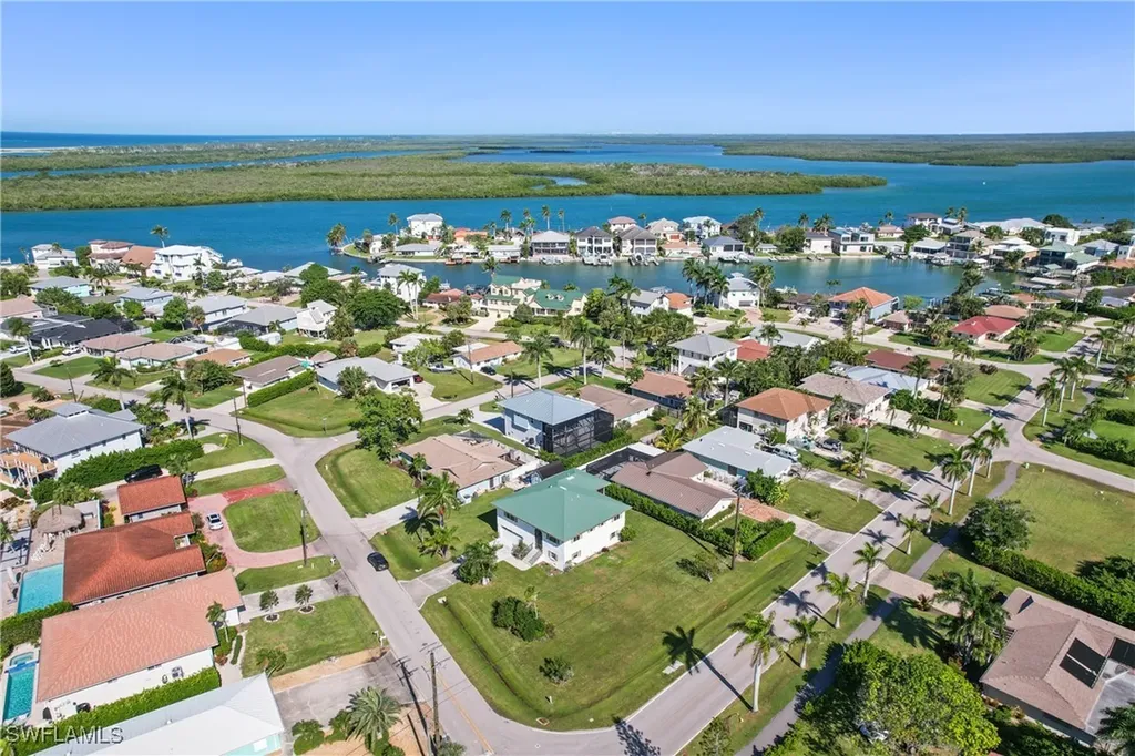 103 Tahiti Circle Naples FL 34113