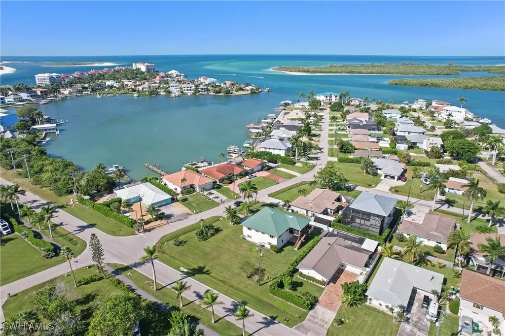 103 Tahiti Circle Naples FL 34113
