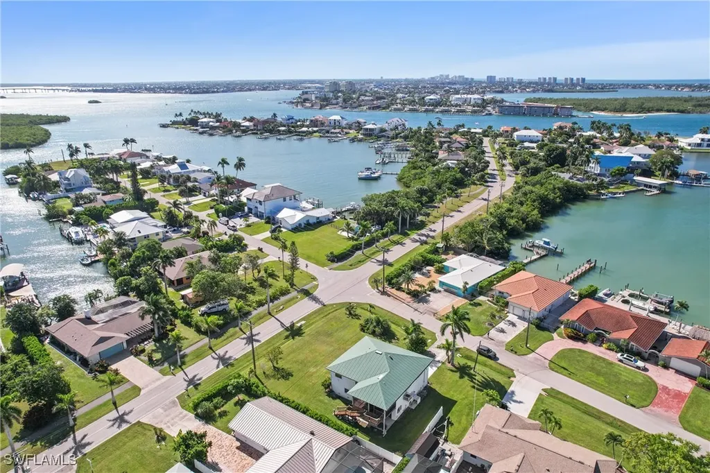 103 Tahiti Circle Naples FL 34113