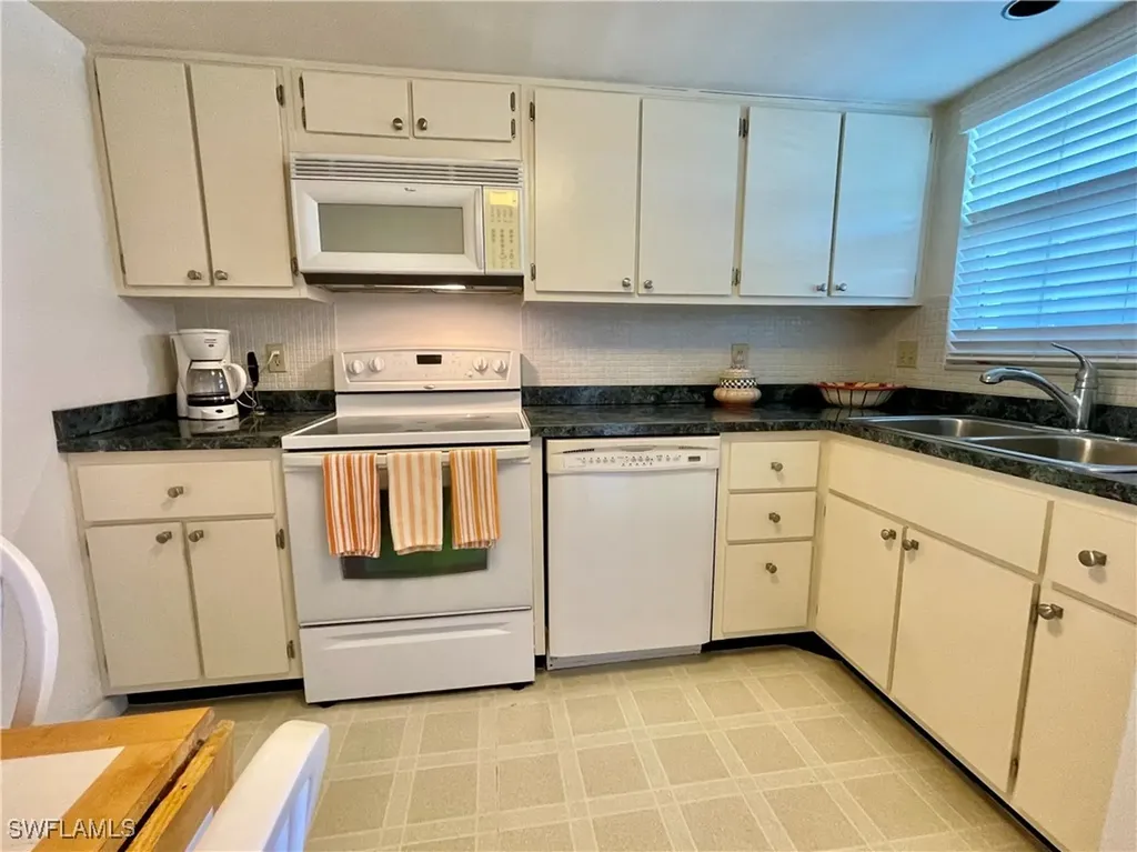 1900 Alamanda Drive Naples FL 34102