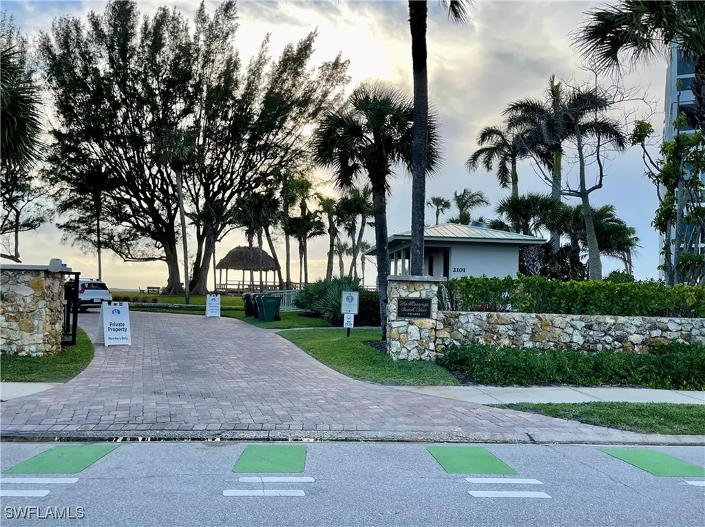 1900 Alamanda Drive Naples FL 34102