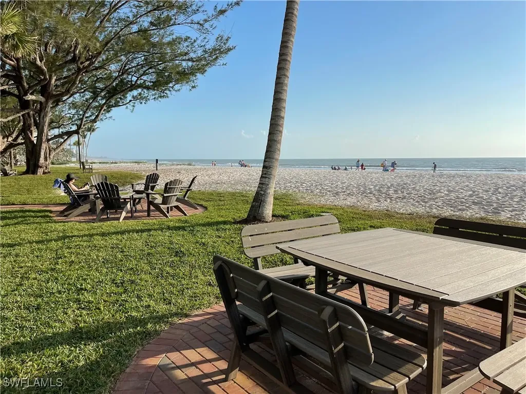 1900 Alamanda Drive Naples FL 34102