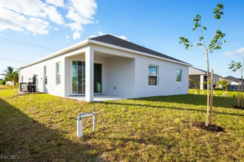 2119 NE Juanita Place Cape Coral FL 33909
