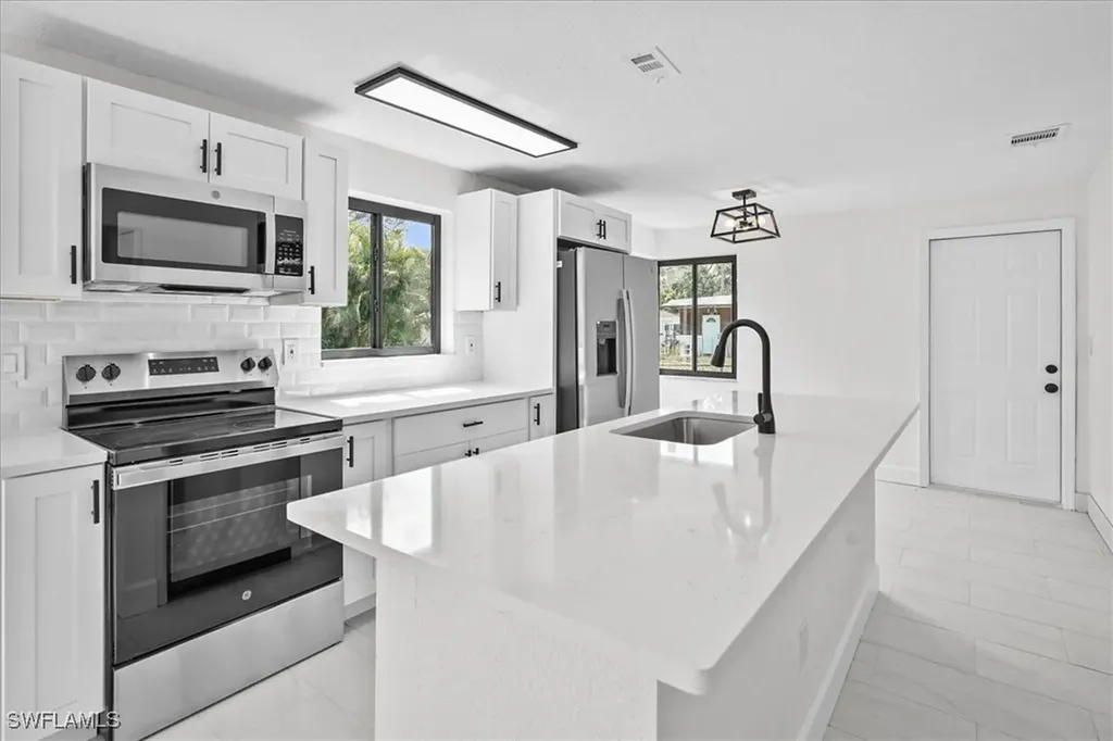 3652 Hibiscus Avenue Naples FL 34104