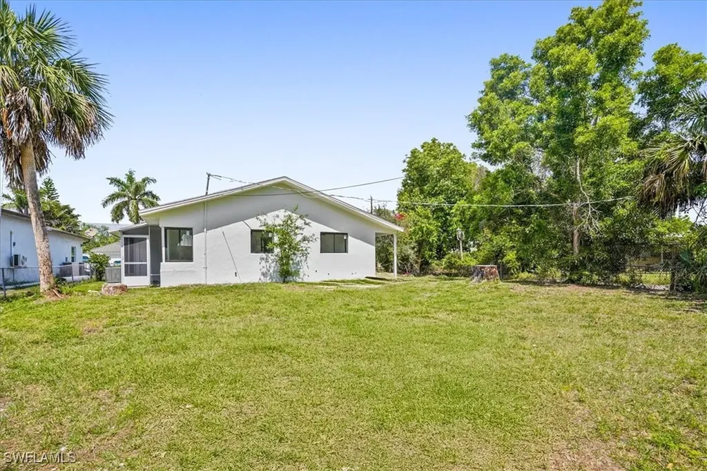 3652 Hibiscus Avenue Naples FL 34104
