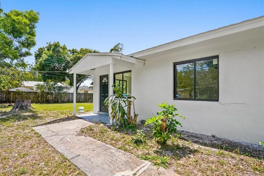 3652 Hibiscus Avenue Naples FL 34104