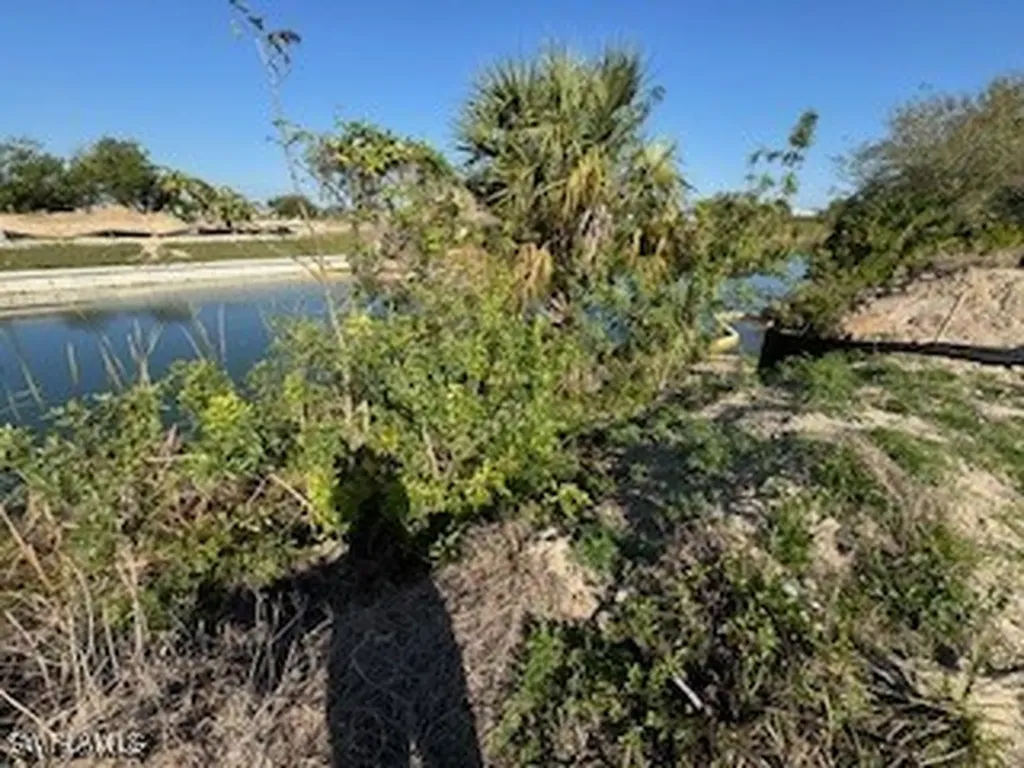 1812 NE 13th Place Cape Coral FL 33909