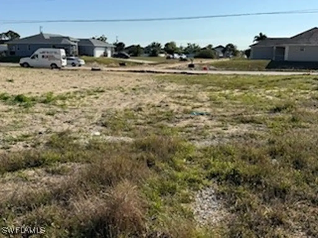 1812 NE 13th Place Cape Coral FL 33909