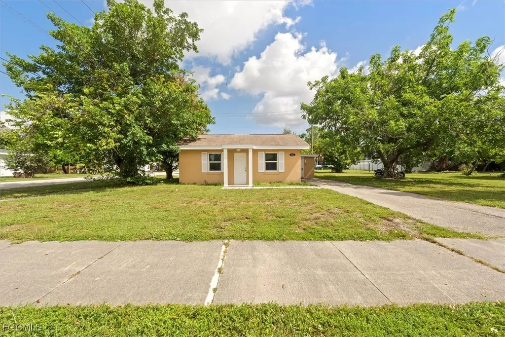 1905 Oakley Avenue Fort Myers FL 33901