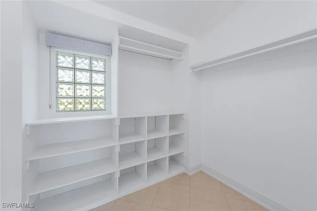 10455 Keewaydin Naples FL 34113