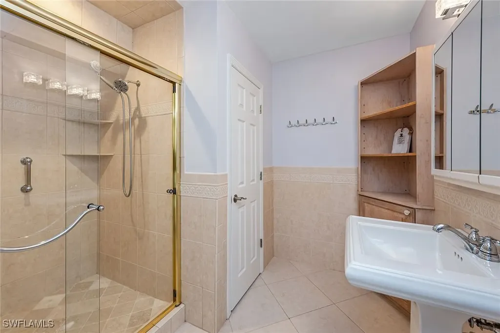 10455 Keewaydin Naples FL 34113