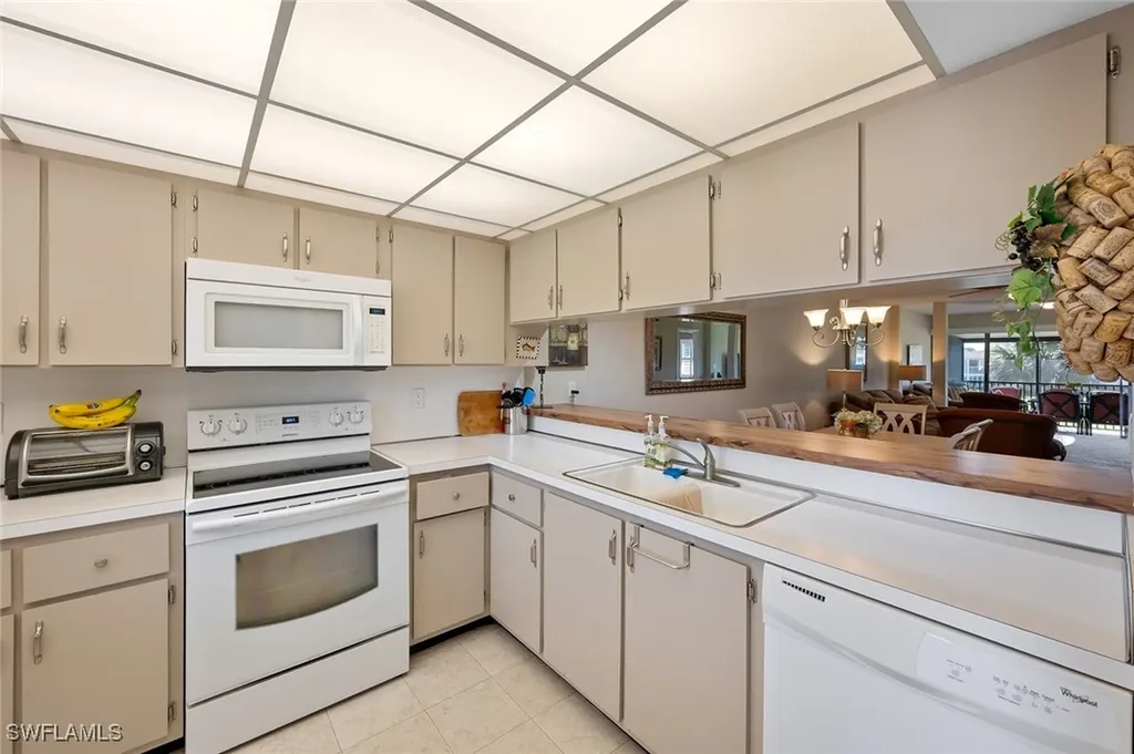 185 Penny Lane Naples FL 34112