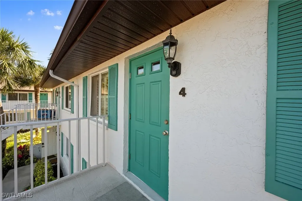 185 Penny Lane Naples FL 34112