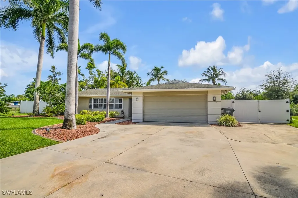 1687 N Flossmoor Road Fort Myers FL 33919