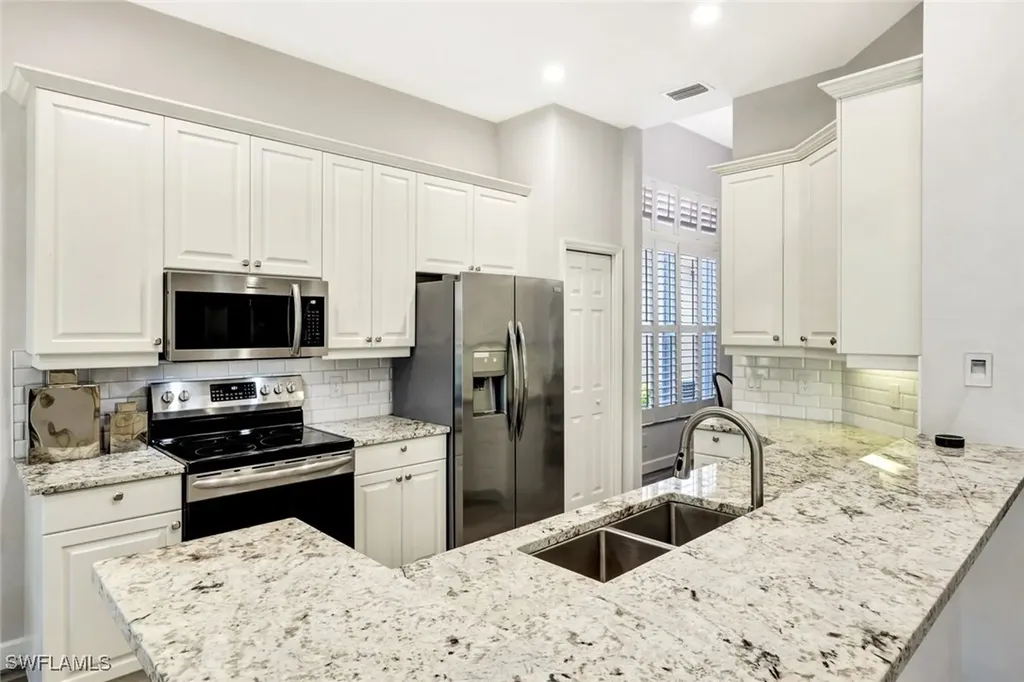 3376 Sandpiper Way Naples FL 34109