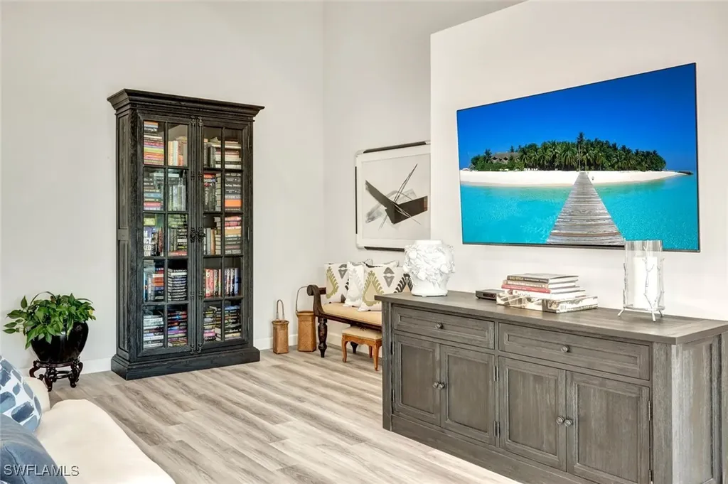 3376 Sandpiper Way Naples FL 34109