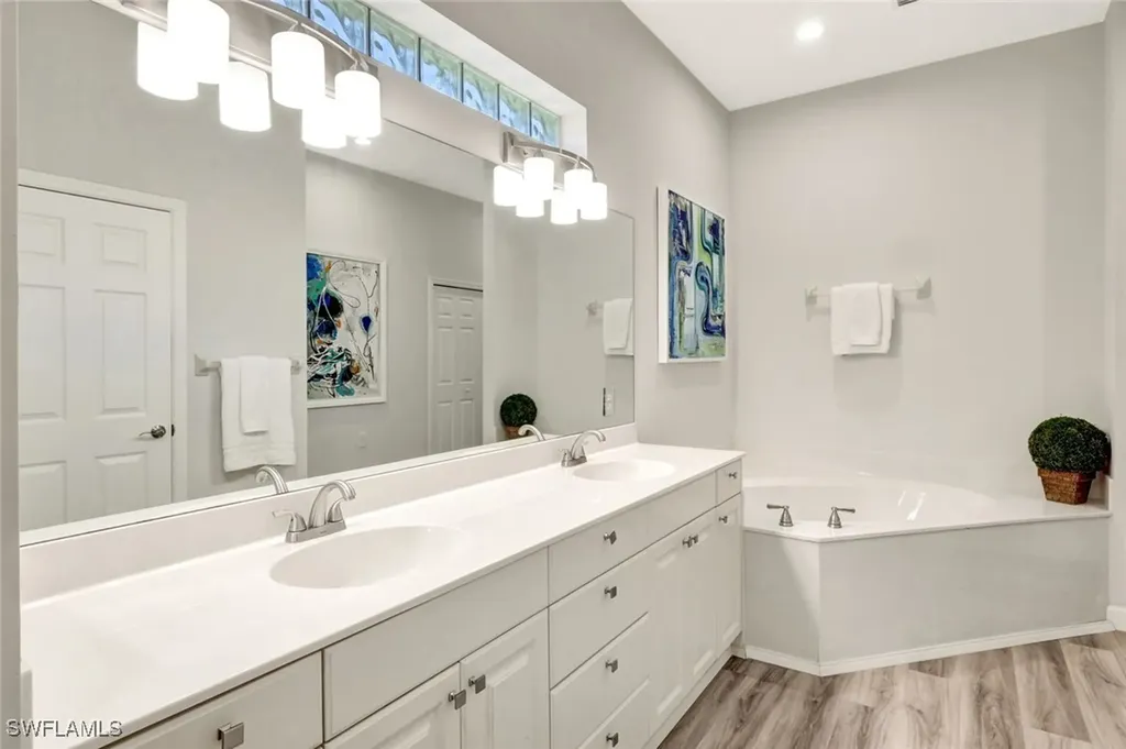 3376 Sandpiper Way Naples FL 34109