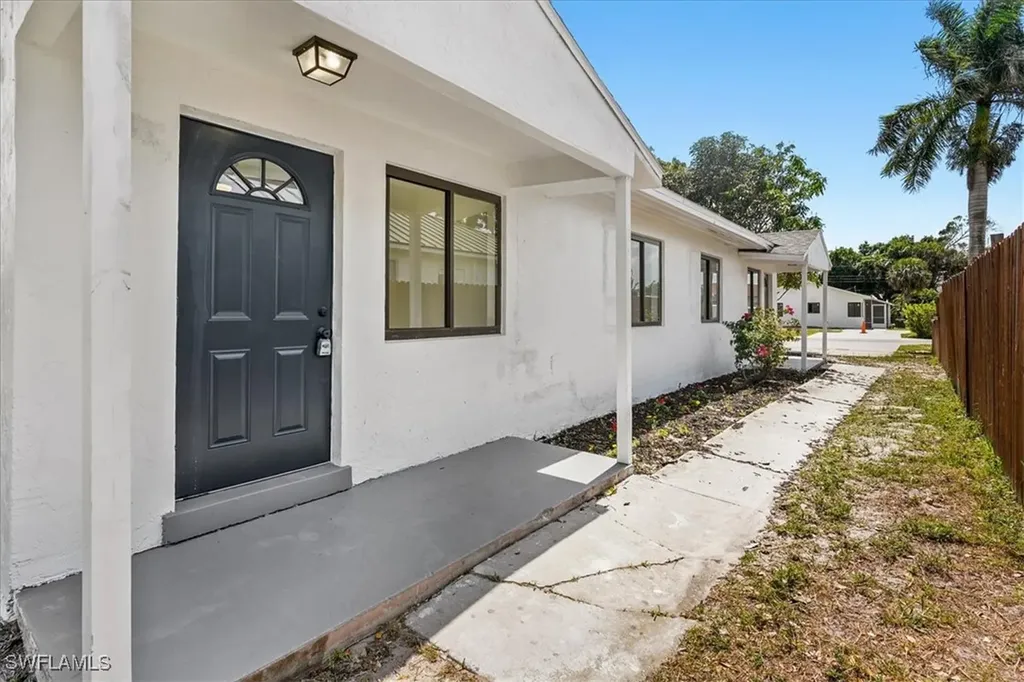 Naples FL, 3655 Hibiscus Avenue