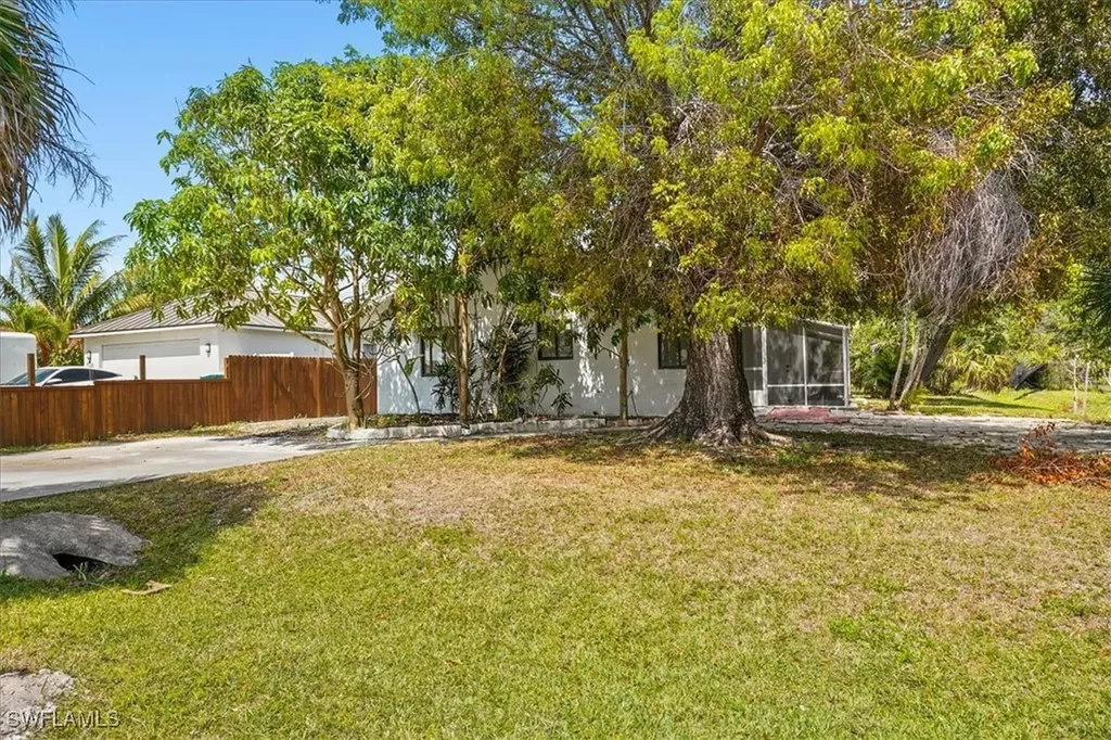 3655 Hibiscus Avenue Naples FL 34104