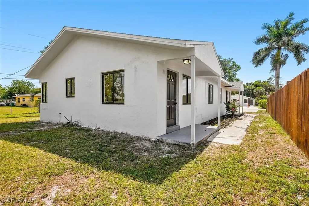 3655 Hibiscus Avenue Naples FL 34104
