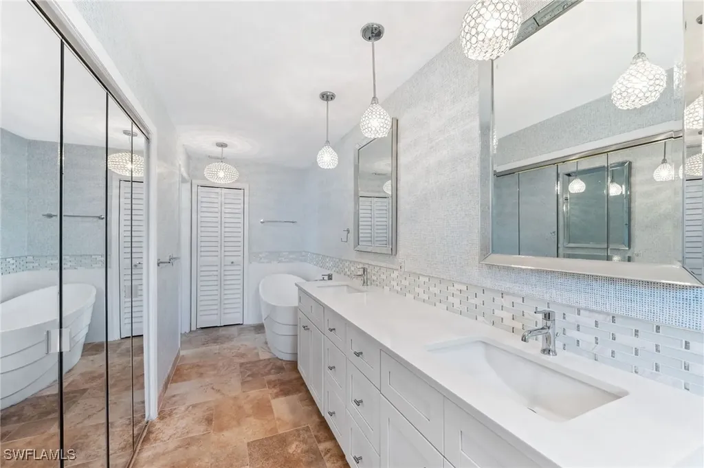 2360 Outrigger Lane Naples FL 34104
