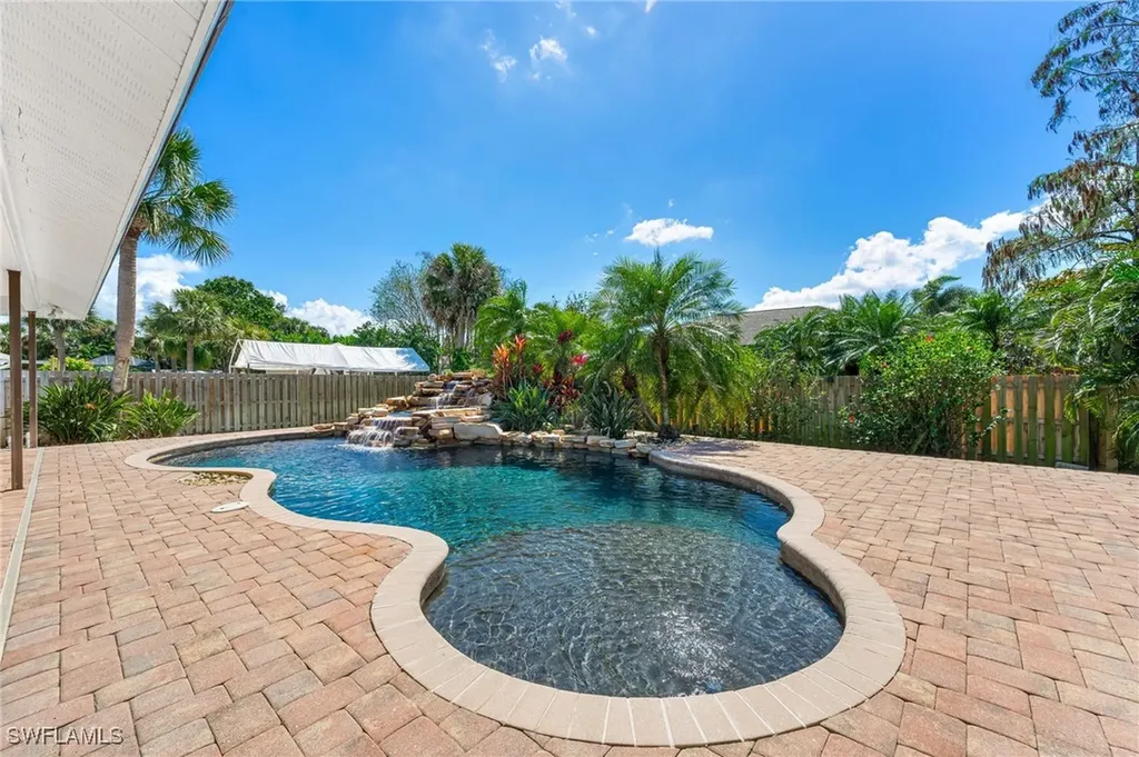 2360 Outrigger Lane Naples FL 34104