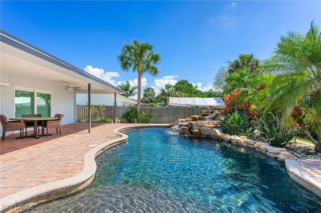 2360 Outrigger Lane Naples FL 34104