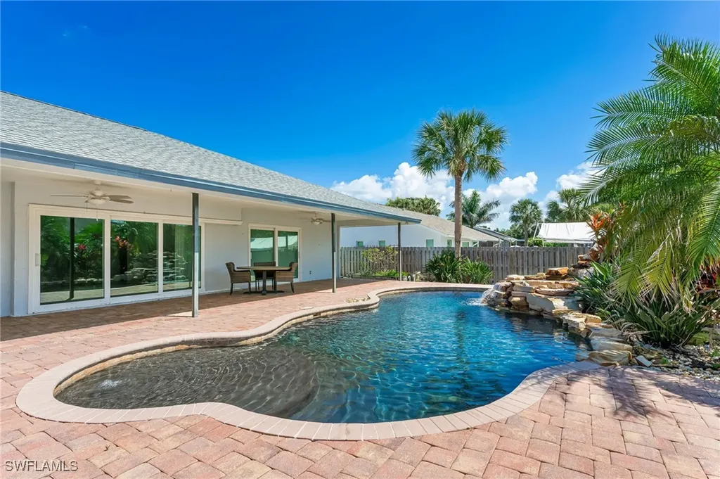2360 Outrigger Lane Naples FL 34104