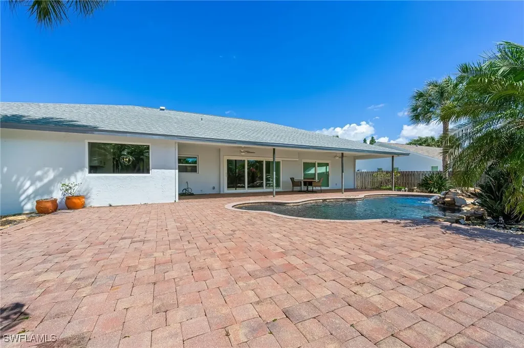 2360 Outrigger Lane Naples FL 34104