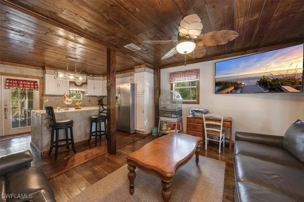 110 10th Street SE Naples FL 34117