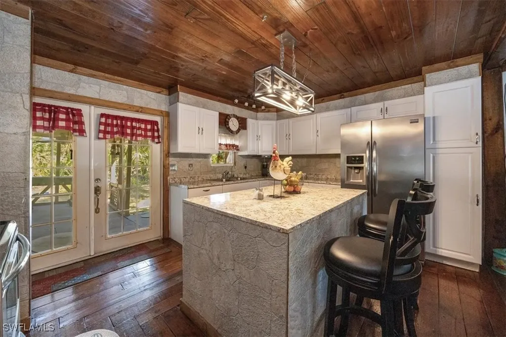 110 10th Street SE Naples FL 34117