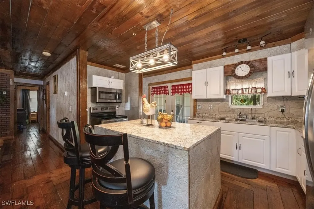 110 10th Street SE Naples FL 34117