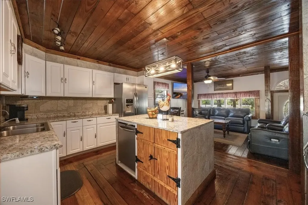 110 10th Street SE Naples FL 34117