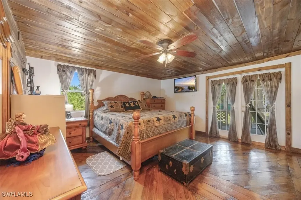 110 10th Street SE Naples FL 34117