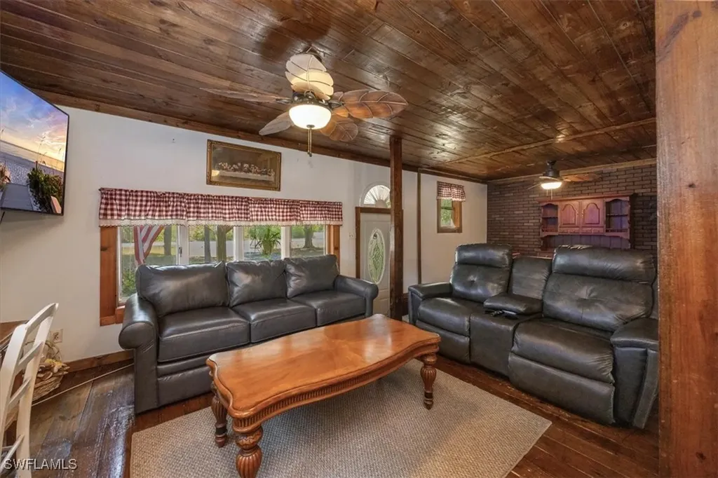 110 10th Street SE Naples FL 34117