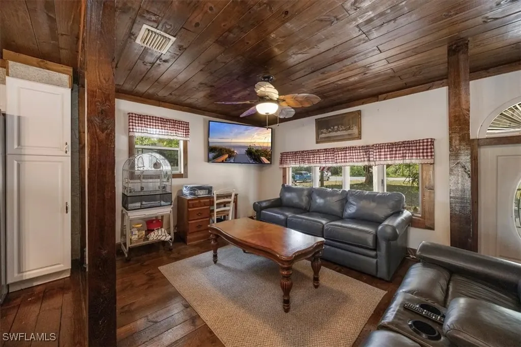 110 10th Street SE Naples FL 34117